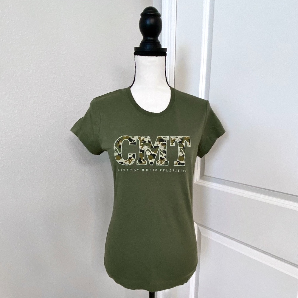 NEW JERRY LEIGH CMT Green Short Sleeve T - Shirt